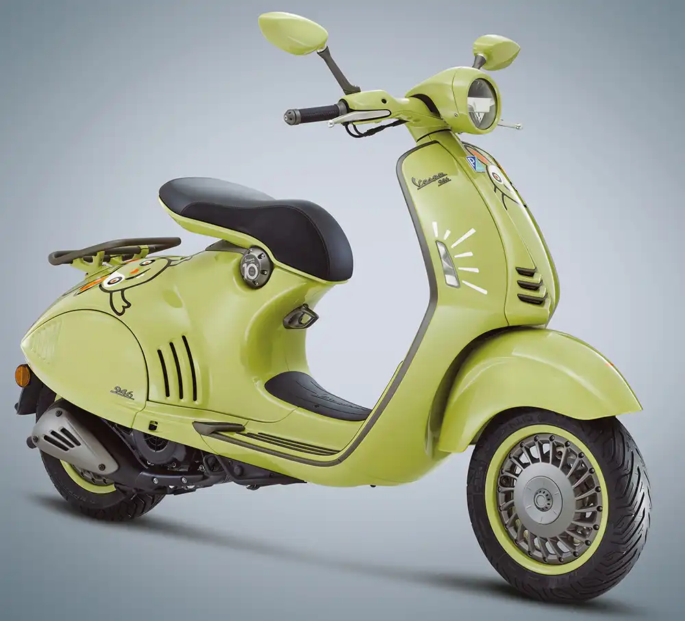 Ebenfalls seit Sommer bietet Vespa eine Neuauflage des Retromodells 946 in der Version „bunny“ an.