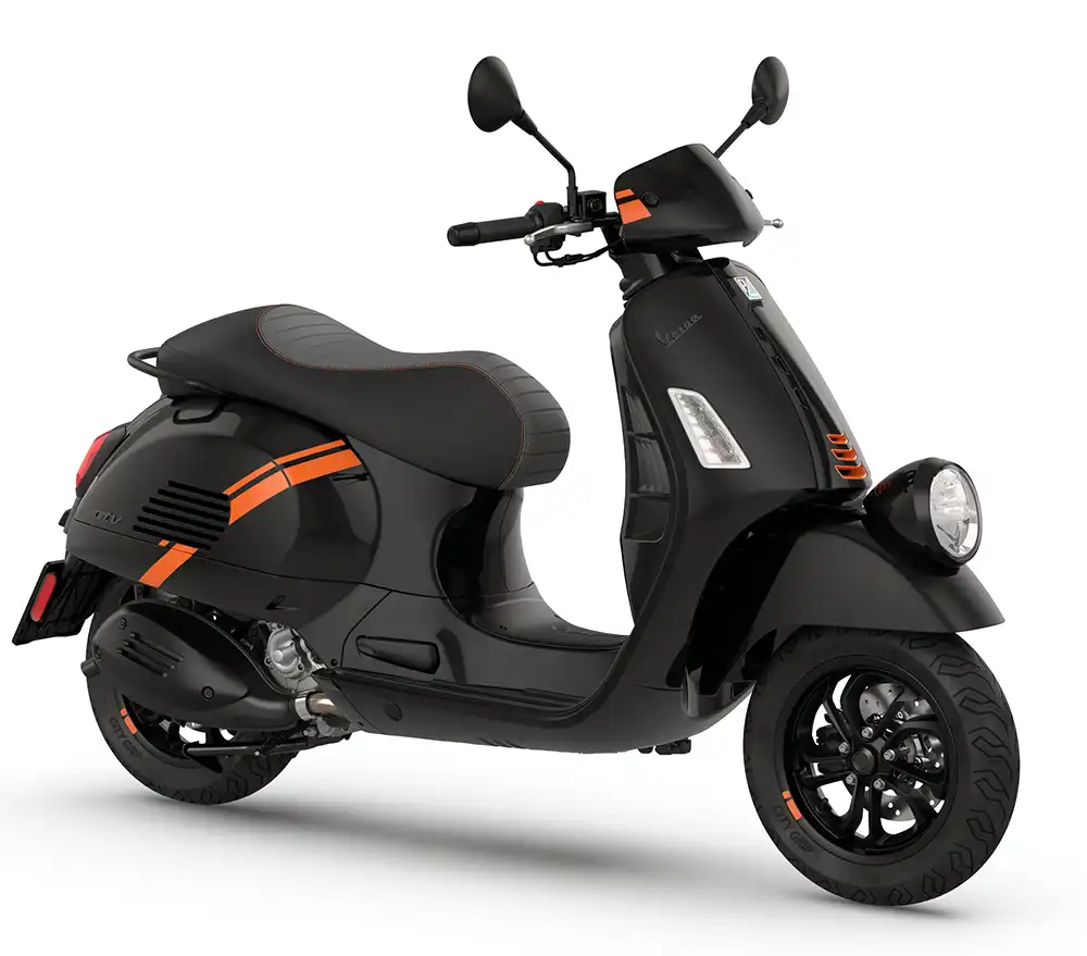 Seit Sommer 2023 bietet Piaggio zu Preisen ab 7.500 Euro eine modernisierte Neuauflage der Vespa GTV 300 an.