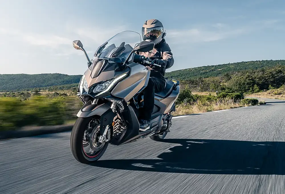 Seit Sommer bietet Kymco seinen Sport-Touring-Scooter AK 550i in der Version Premium an. Foto: Kymco