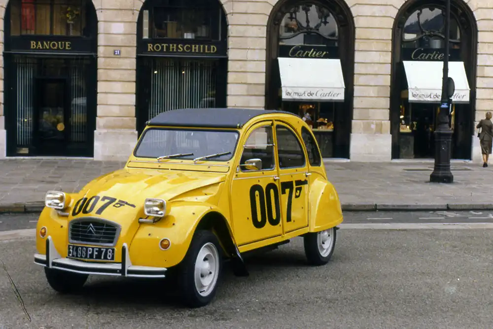 Selbst Geheimagent James Bond fuhr zwischenzeitlich 2 CV.