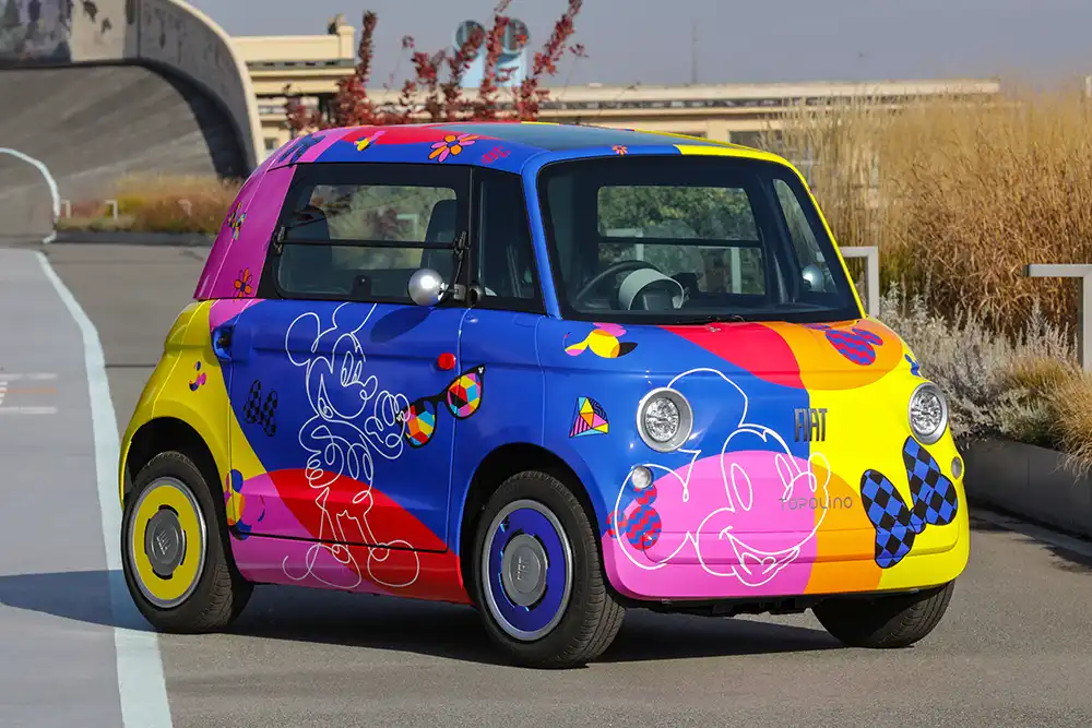 Abstraktion kennzeichnet die Lackierung des vierten Mini-Artcars aus Turin.