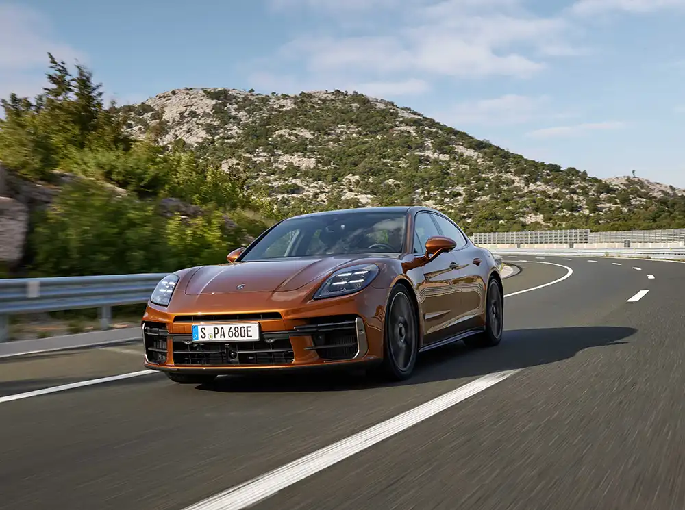  Insgesamt vier Plug-in-Hybride wird Porsche für den Panamera anbieten. Zum Marktstart ist der Turbo E-Hybrid ab 192.500 Euro zu haben.