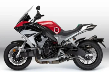 Eindrucksvolles Detail und ein Markenzeichen von Bimota ist die Achsschenkellenkung für das Vorderrad. Foto: Bimota