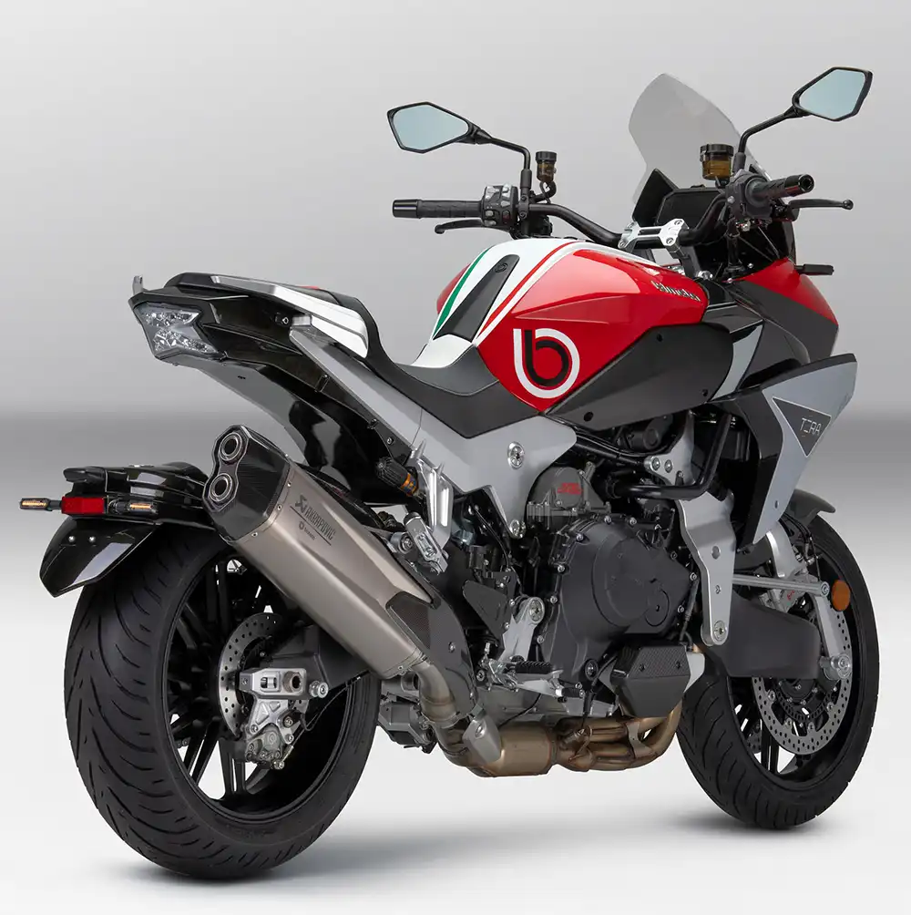 Serienmäßig wird die Bimota Tera mit einer Titan-Auspuffanlage von Akrapovic ausgestattet.