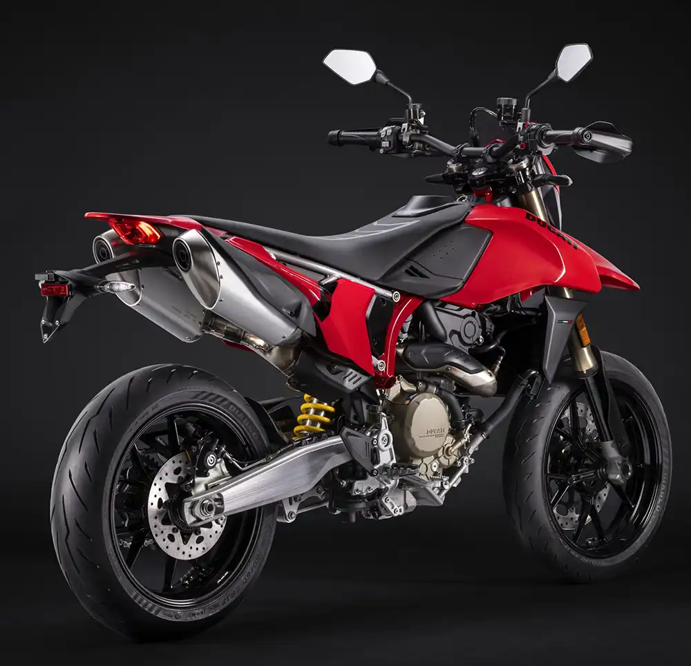 Lediglich 150 Kilogramm soll die Hypermotard wiegen. Der Einzylinder mit 78 PS hat also leichtes Spiel.