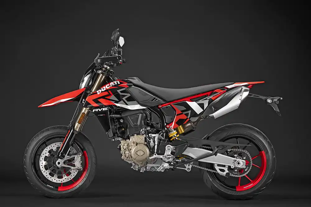 Die RVE-Version bietet unter anderem serienmäßig einen Quickshifter.