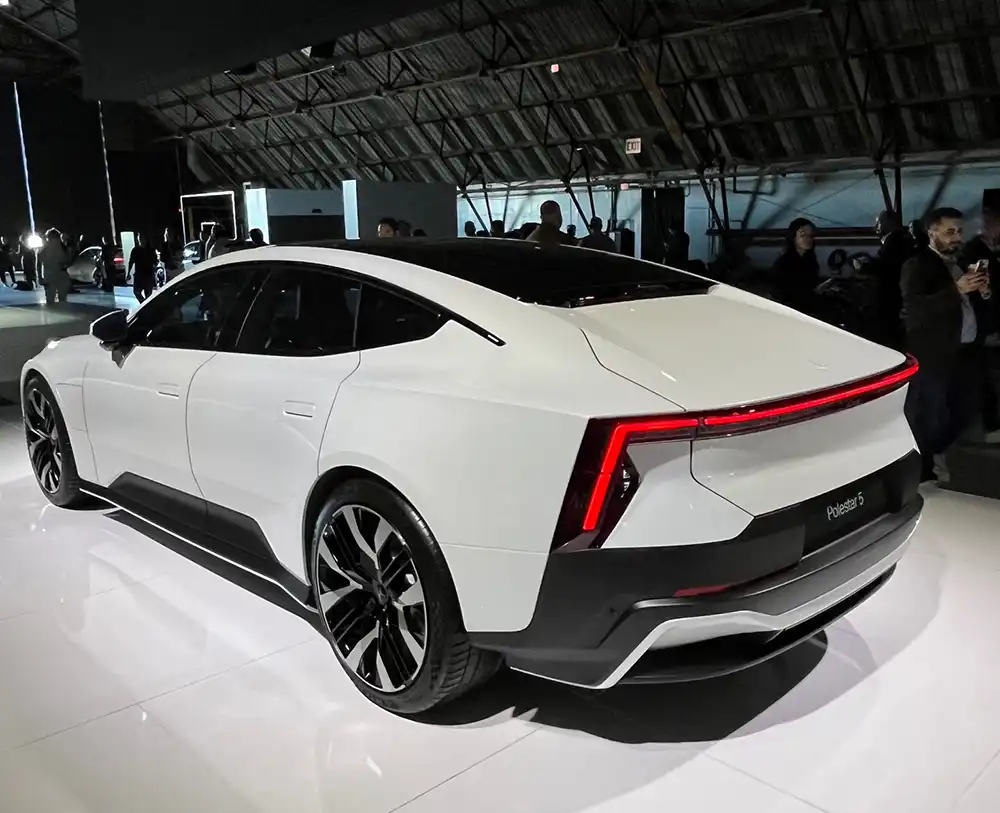 Der Polestar 5 ist über 5 Meter lang. 