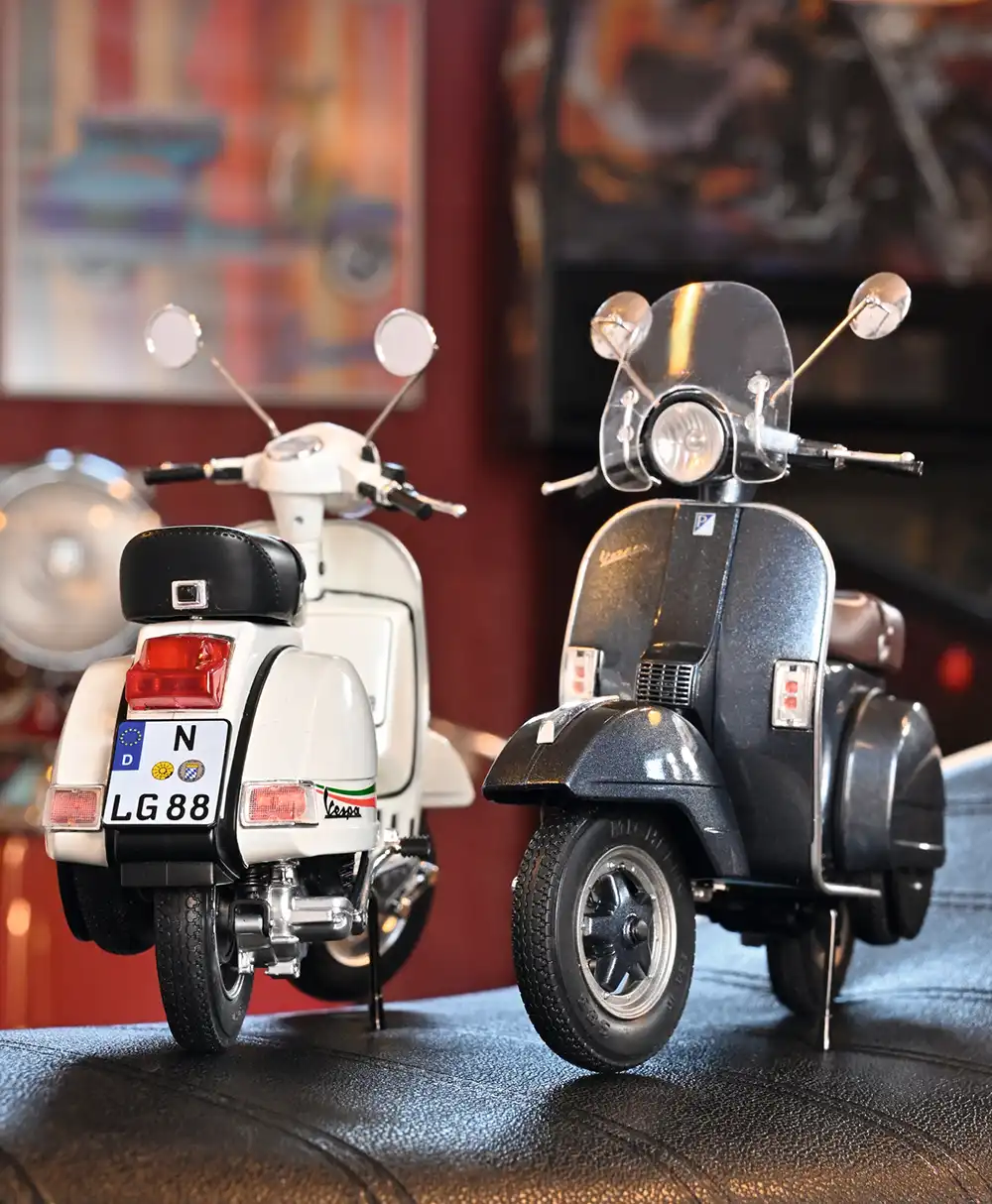 Die Vespa PX von Schuco in 1:10 siegte bei den Zweirädern.