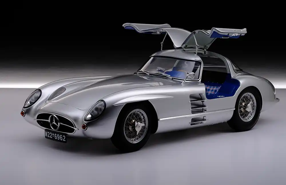 Das legendäre Uhlenhaut-Coupé ist als Modell der teuerste Starter im Feld.