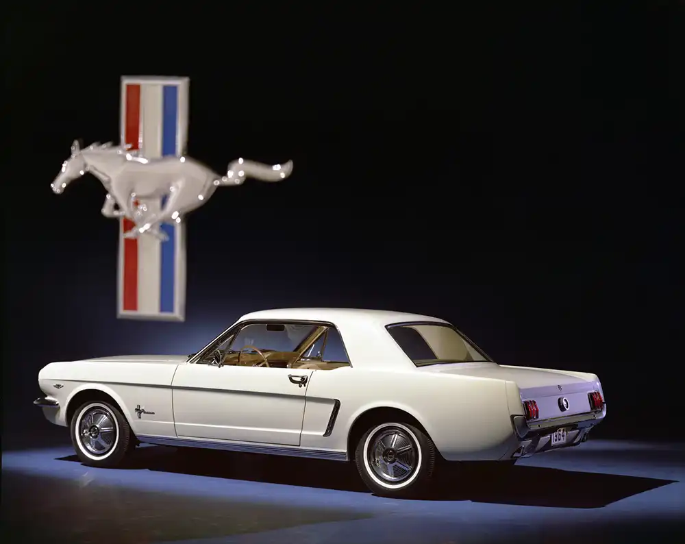 Auch der Ford Mustang feierte 1964 Premiere Foto: The Ford Motor Company.