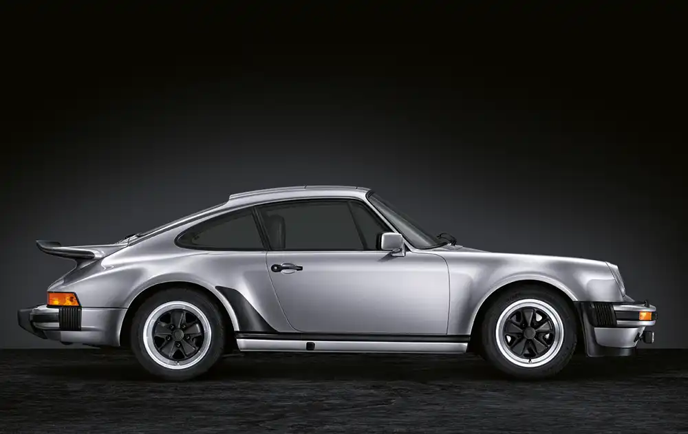 Der Porsche 911 Turbo kam 1974 als weltweit erster Seriensportwagen mit Abgasturboaufladung.
