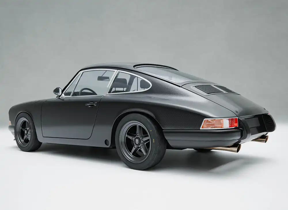 Die Faserstruktur der Carbon-Karosserie kann auf Wunsch gut erkennbar sein.