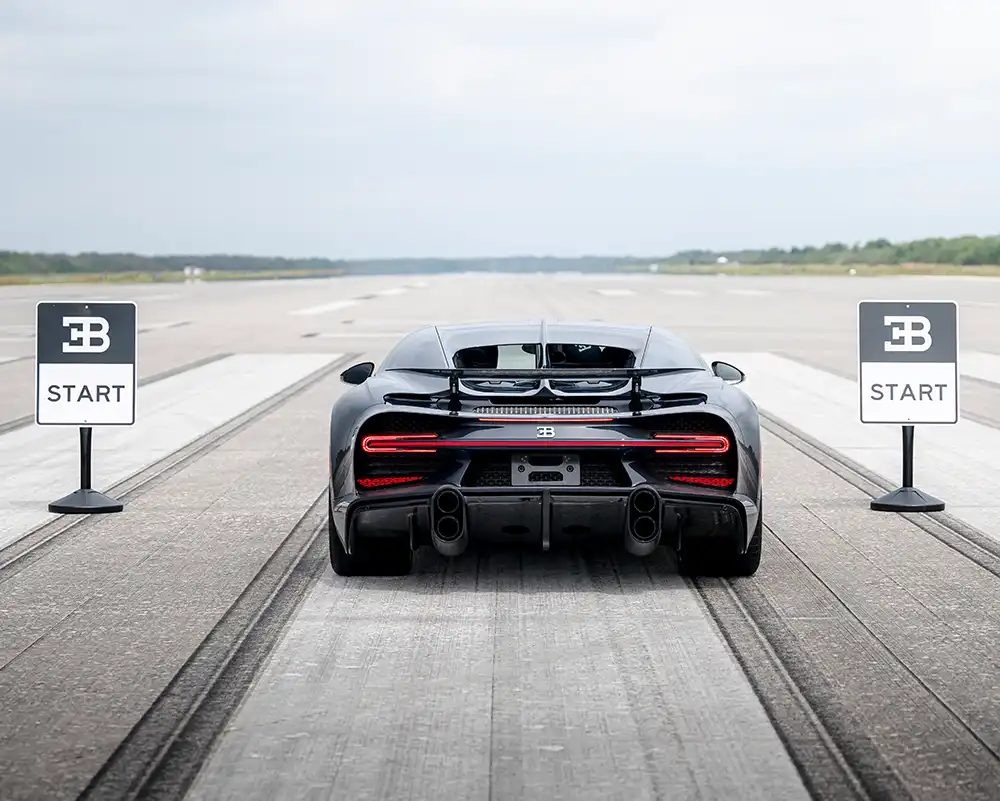 Nach dem Training steht die Alleinfahrt der Teilnehmer an im Bugatti Chiron an.