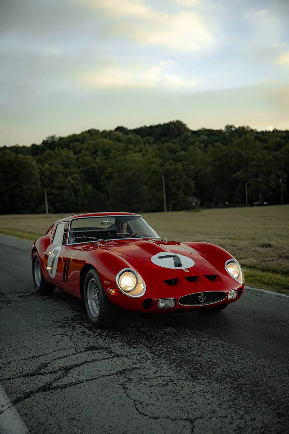 Oldtimer Auktion: Der 330 LM/250 GTO – einem 1962 von Ferrari gebauten und unter anderem bei den 24 Stunden von Le Mans eingesetzter Rennwagen - wurde im November 2023 bei RM Sotheby’s für 51,7 Millionen Dollar versteigert.