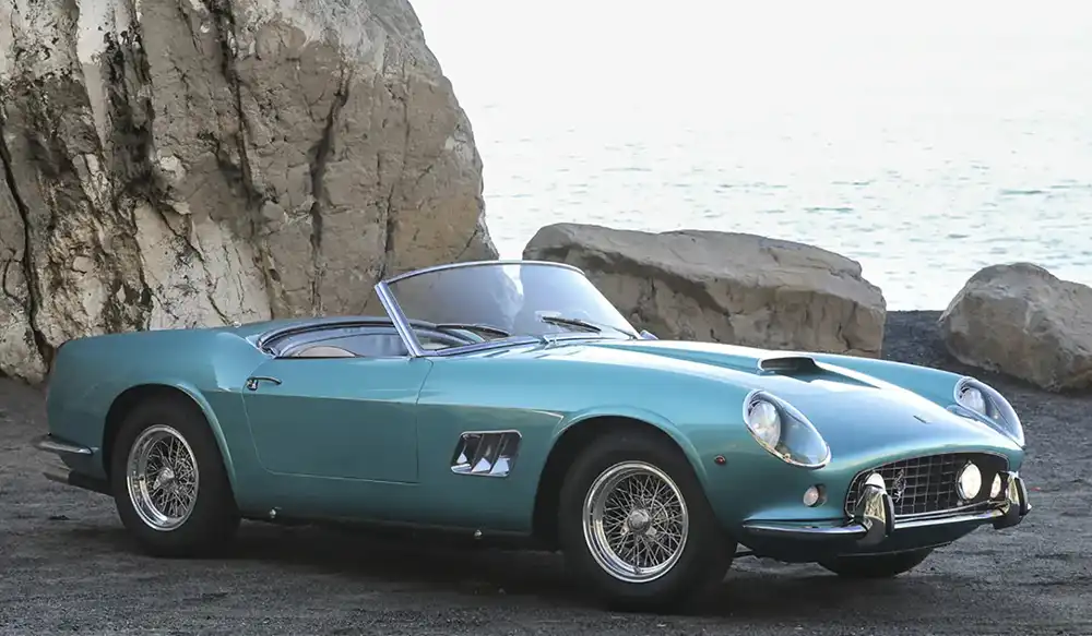Auf Rang vier folgt ein Ferrari 250GT California Spider SWB von 1962 mit glatten 18 Million Dollar, die vom Auktionator Gooding im April auf Amelia Island erzielt wurden.