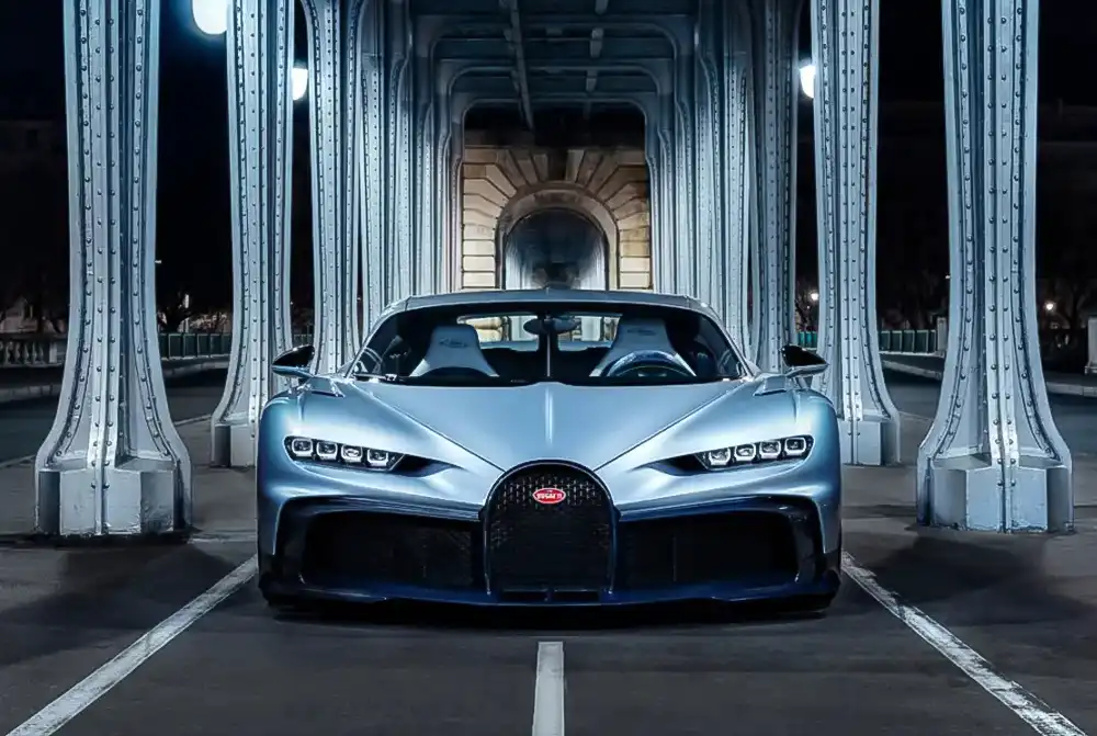 Mit dem Bugatti Chiron Profilée schaffte es sogar ein neuzeitlicher Sportwagen aus dem Jahr 2022 auf Rang 8. 10,7 Millionen Dollar sollen für den 16-Zylinder geflossen sein.