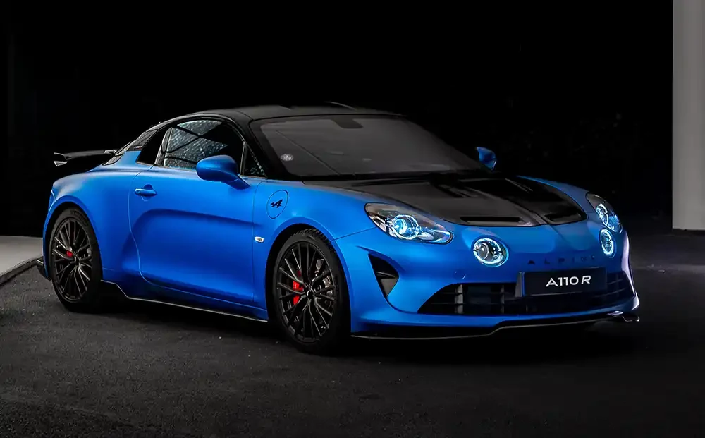 Alpine stellt dem A110 R das zivilere Schwestermodell Turini zur Seite. Foto: Alpine