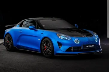 Alpine stellt dem A110 R das zivilere Schwestermodell Turini zur Seite. Foto: Alpine