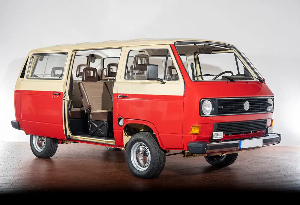 Wie mit der Axt aus dem groben Klotz geschlagen, kam der dritte VW Bus 1979 mit inflationär vielen rechten Winkeln auf die Welt. 