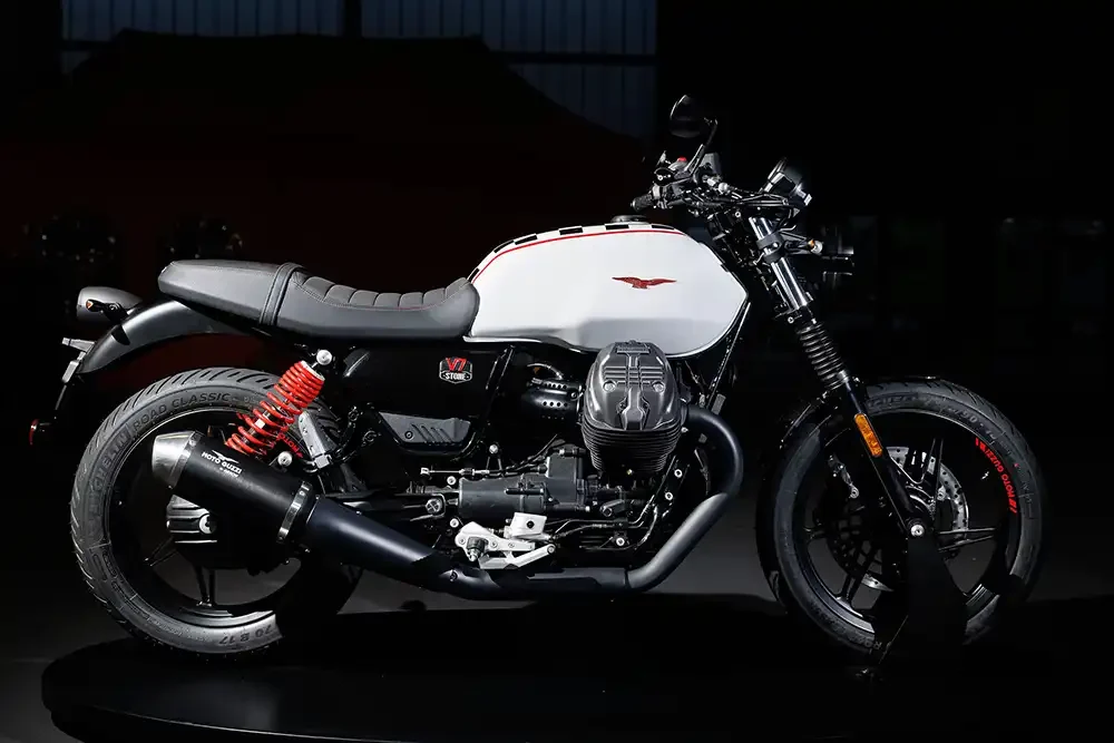 Mit der "Ten" bietet Moto Guzzi nun ein weiteres Sondermodell auf Basis der V7 Stone. Foto: Moto Guzzi