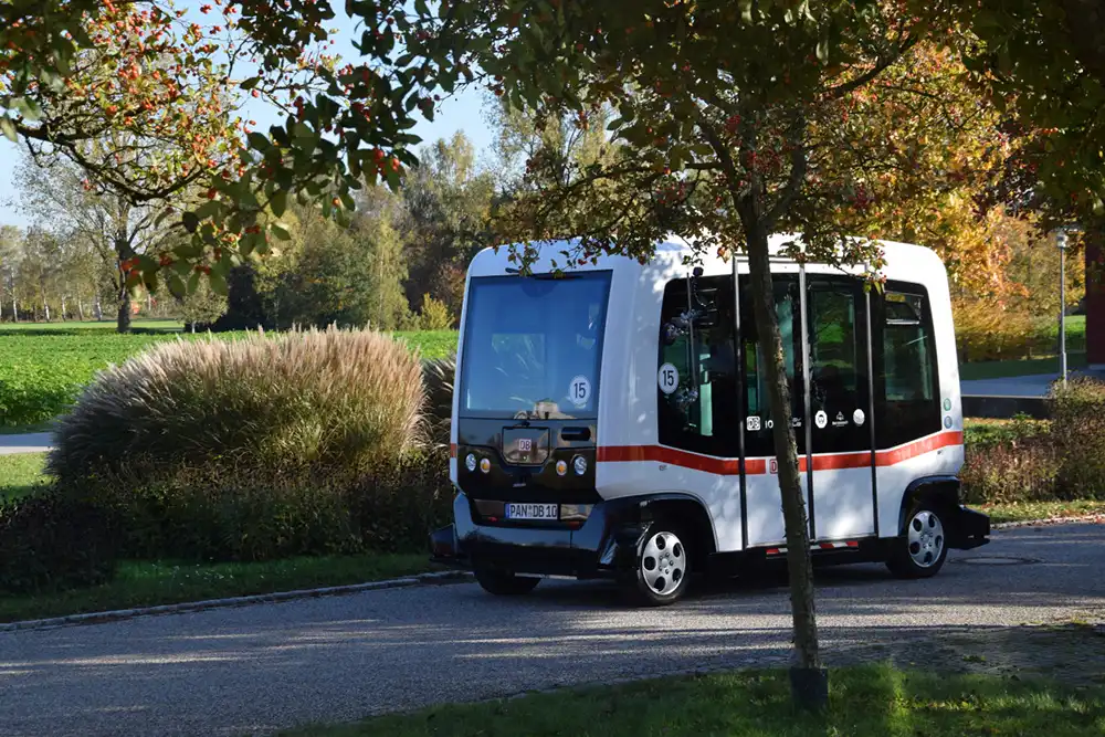 Die erste autonom fahrende Buslinie wurde 2017 von der Deutschen Bahn in Bad Birnbach gestartet, ein Fahrtbegleiter muss für den Notfall derzeit noch im Fahrzeug anwesend sein. 