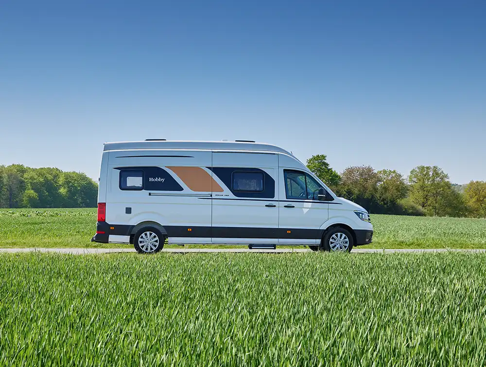 Bei Hobby wird der gut gestartete Maxi-Van auf Crafter-Basis mit einem neuen Grundriss ergänzt. 