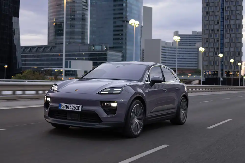 Auch der Macan 4 bietet mit 300 kW/408 PS einen längsdynamisch souveränen Antrieb.