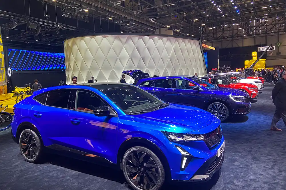 Renault nutzt den Genfer Autosalon, um viele seiner Neuheiten wie das neue SUV-Coupé Rafale vorzustellen.