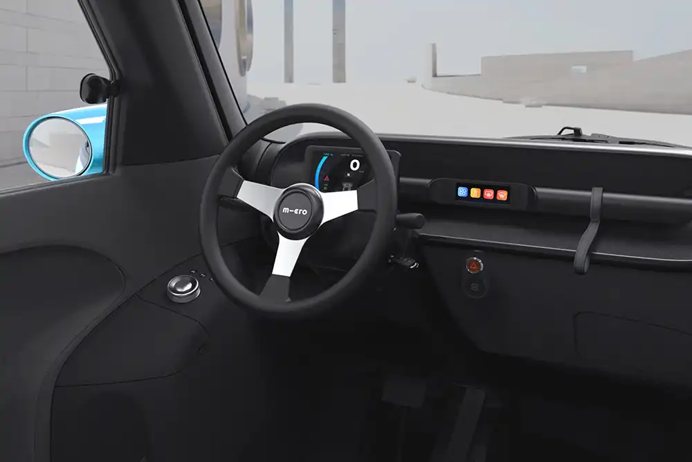 Der Innenraum des Microlino Lite ist spartanisch und modern zugleich eingerichtet.