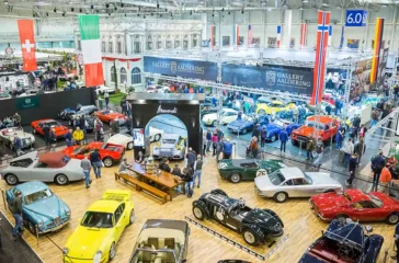 Auch auf der 34. Ausgabe der Techno-Classica wird es wieder ein großes Angebot zum Kauf angebotener Old- und Youngtimer geben. Foto: SIHA