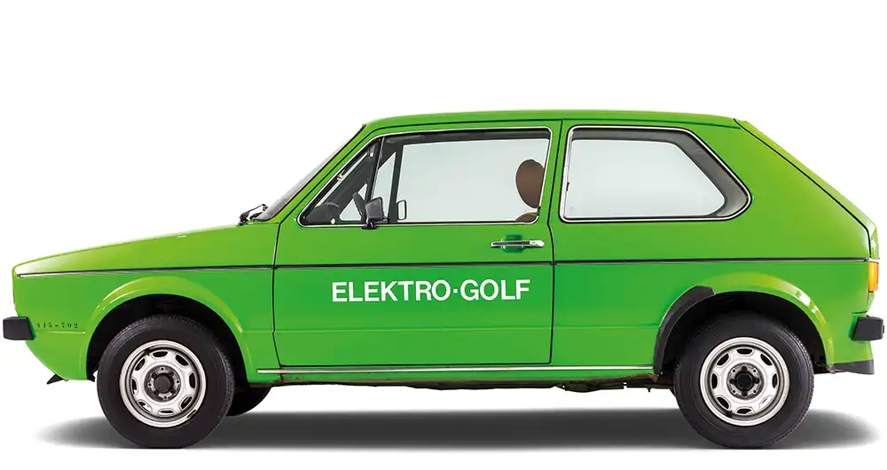  1976: Mit dem Elektro-Golf, vorbereitet fürs Laden an Parkuhren, erprobt Volkswagen die batterieelektrische Mobilität.