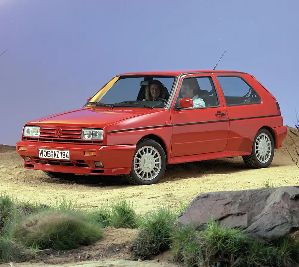 1989: Im März erfolgt der Serienstart des Golf G60 Rallye mit permanentem Allradantrieb und modifizierter Karosserie.
