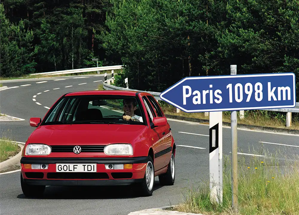 1993: Der erste Golf TDI (Turbodiesel-Direkteinspritzer) sorgt für Furore.