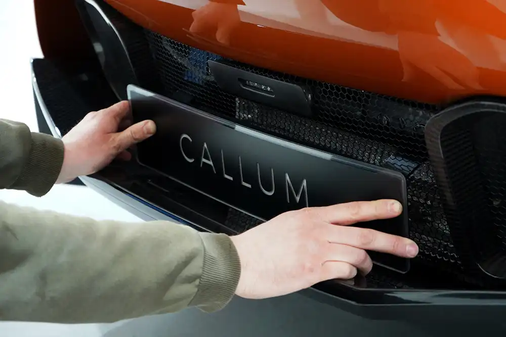 Die von Ian Callum gegründete Firma Callum hat sich unter anderem auf Fahrzeugumbauten spezialisert. Jetzt hat das junge Unternehmen einen C-X75 zulassungsfähig gemacht 