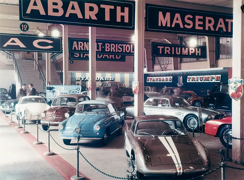 Auf dem Genfer Automobilsalon präsentierte Abarth schon in den 1950er Jahren seine giftigen Sportler mit dem Logo des Skorpions.