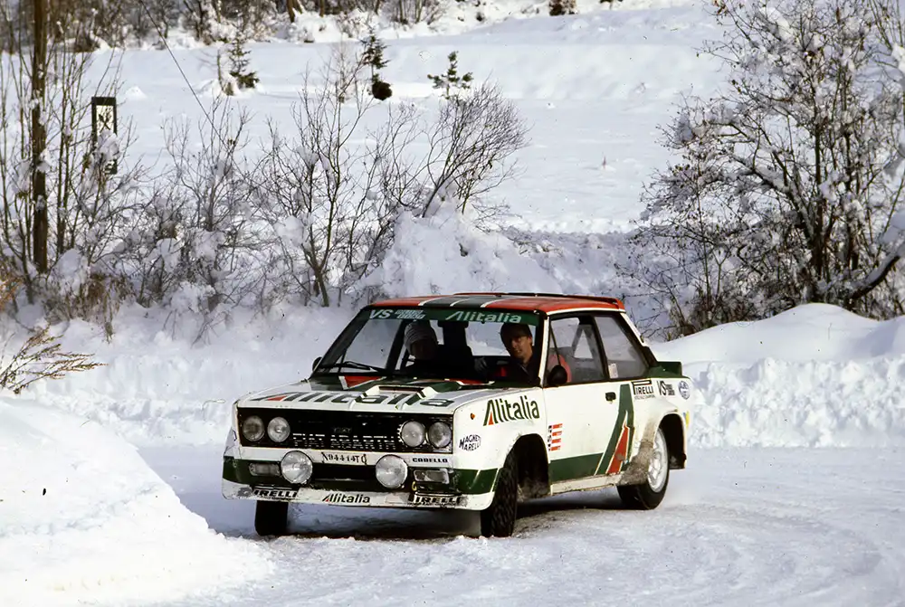 Auf einem Fiat 131 Abarth Rally gewann Walter Röhrl 1980 seine erste Fahrer-Weltmeisterschaft. 