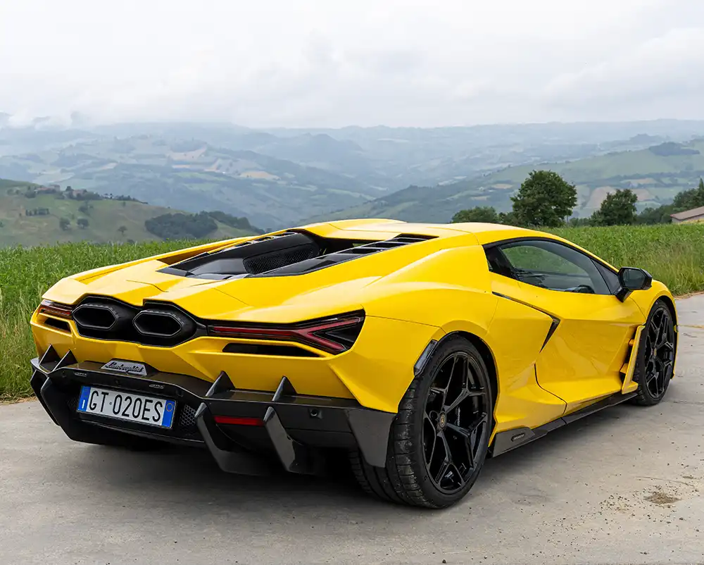 Der Lamborghini Revuelto ist 4,95 Meter lang.