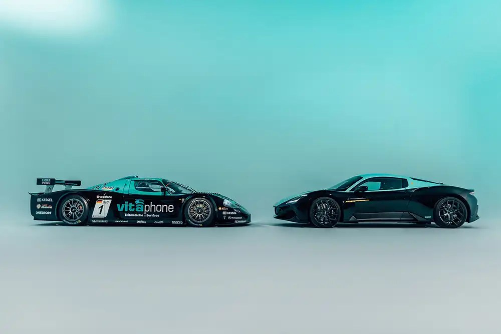 Der Leggenda huldigt hingegen der Rennversion des MC12.