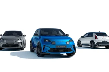 Farbenspiele: Außer in Matte Tornado Grey, Vision Blue und Nival White wird der neue A290 auch noch in Deep Black angeboten. Foto: Renault