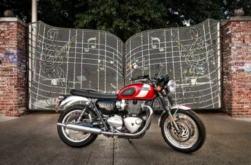 Triumph legt von der Bonneville T120 die auf 925 Einheiten limitierte „Special Edition Elvis Presley“ auf. Foto: Triumph