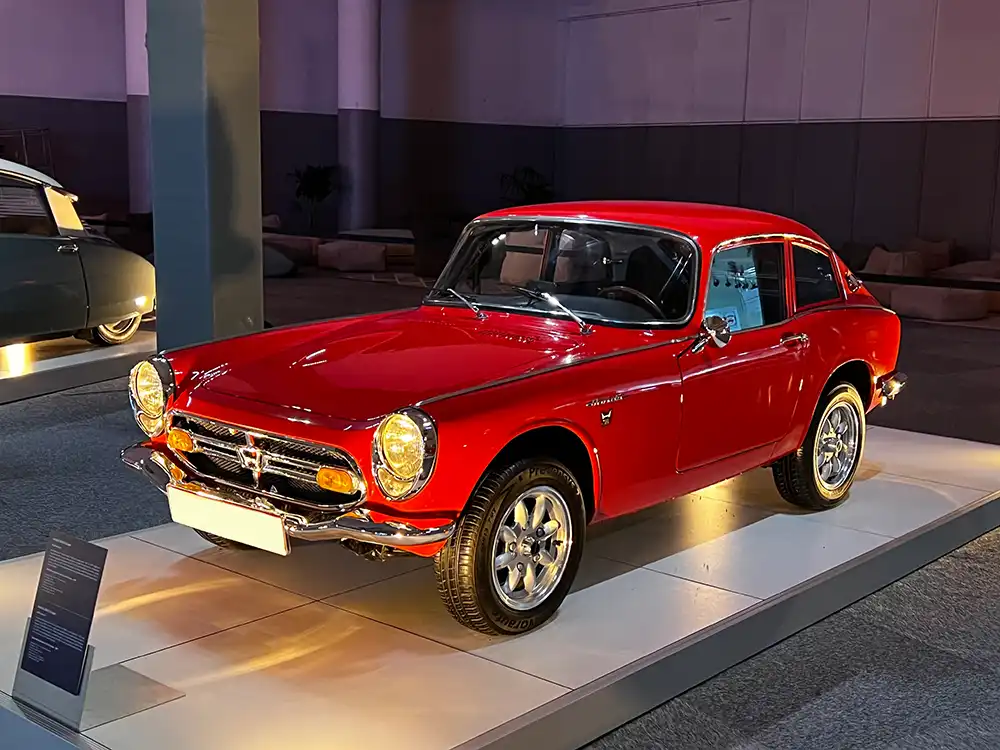 Mit dem revolutionär drehfreudigen Mini-Sportwagen S800 startete Honda als erster japanischer Hersteller den Automobil-Vertrieb in Deutschland. Foto: autodrom