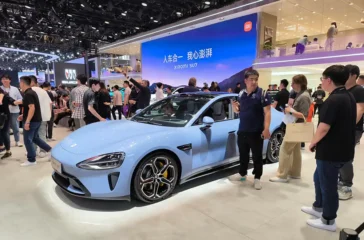 E-Autos chinesischer Marken sind bei chinesischen Autokunden mittlerweile sehr gefragt. Hier der neue Xiaomi SU7 auf der Auto China im April 2024. Foto: SP-X/Mario Hommen