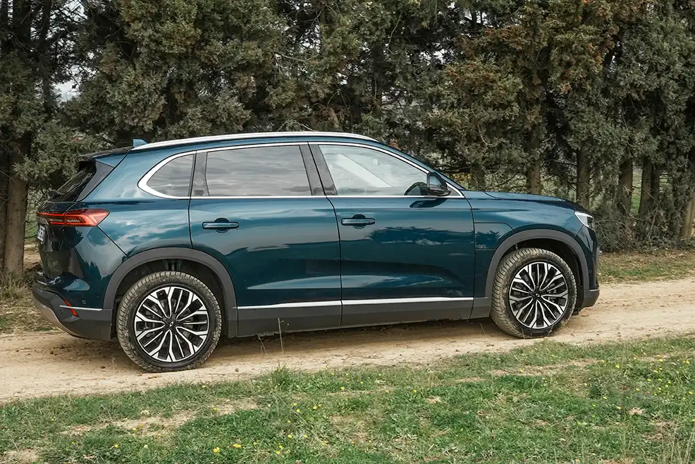 Zur Wahl stehen für den T10X Akkus mit 52,4 oder 88,5 kWh, die für bis zu 523 Norm-Kilometer reichen.