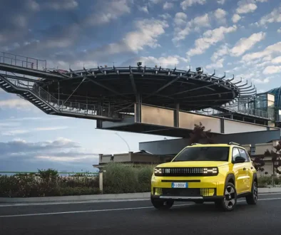 Der Fiat Grande Panda ist als erstes Fahrzeug einer neuen Modellfamilie sowohl mit Elektroantrieb als auch mit Hybrid-Technologie erhältlich. Foto: Fiat_Stellantis