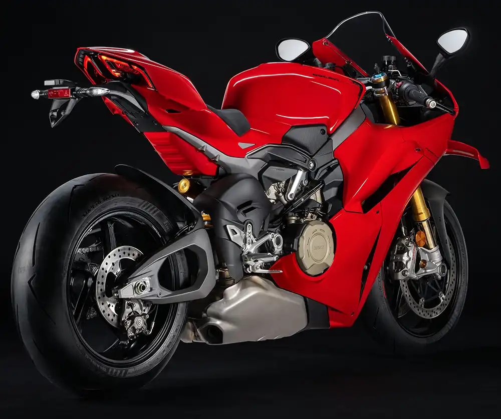 Die neue Ducati Panigale soll im September bei den Händlern eintreffen; als Panigale V4 kostet sie ab 27.790 Euro (Schweiz ab CHF 28´990), als V4 S ab 34.790 Euro (Schweiz ab CHF 34´990).