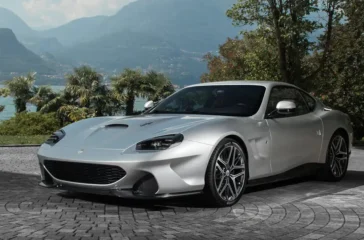 2025 startet Touring Superleggera die Produktion des Veloc12, unter dessen neuer Carbonhaut ein technisch optimierter Ferrari 550 steckt. Foto: Touring Superleggera