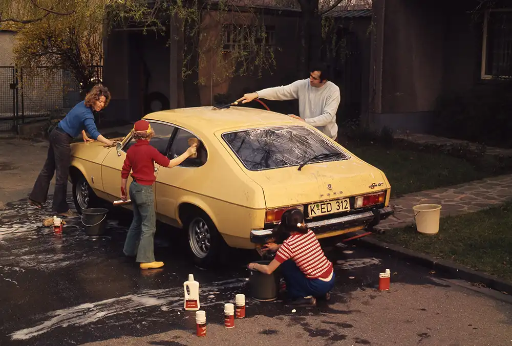 Mini-Mustang für die ganze Familie – Der Ford Capri II zählte 1974 zu den ersten Sportcoupés mit großer Heckklappe. Foto: Ford