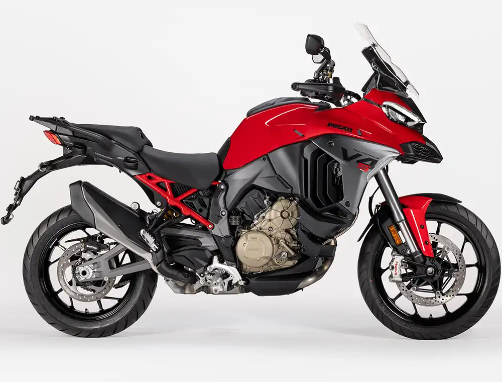 Zwar bleibt die Motorleistung des 1.158 Kubikzentimeter großen V4-Triebwerks mit 125 kW/170 PS bei 10.750 U/min unverändert, doch wird die hintere Zylinderbank neuerdings noch häufiger abgeschaltet als zuvor.