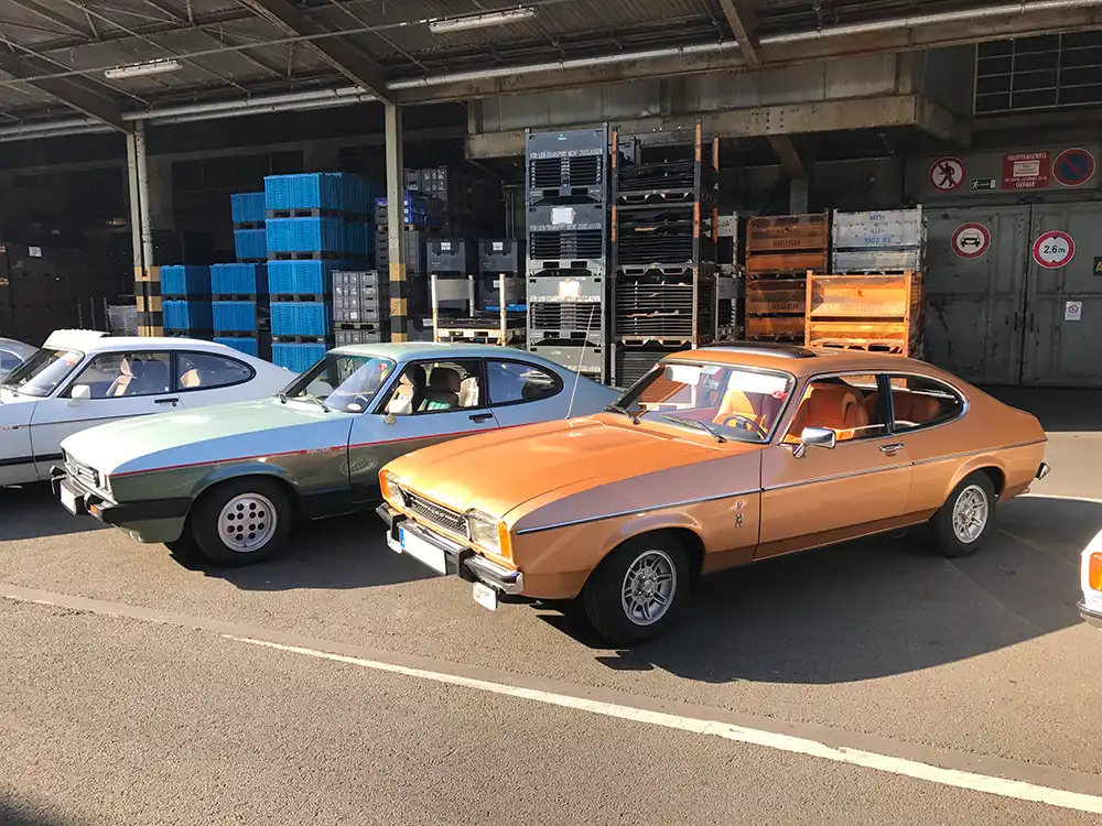 Treffen der Topmodelle – Capri II mit 3,0-Liter-V6 (rechts) und Capri III mit 2,8-Liter-V6-Einspritzer. Foto: Ford