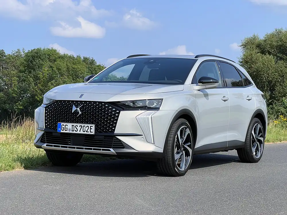 Adaptive Fahrwerksregelung anders gedacht – Der DS 7 im Modelljahr 2024.